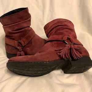 7.5 Born zip up boot